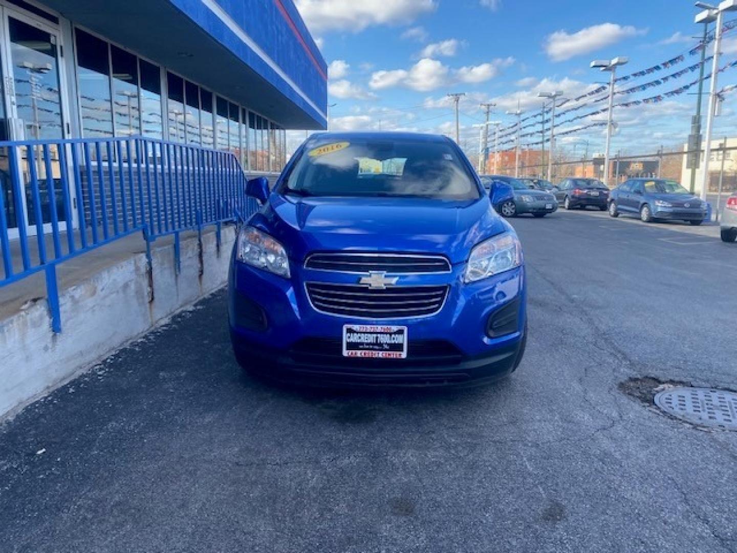 2016 WHITE Chevrolet Trax LS FWD (3GNCJKSB9GL) with an 1.4L L4 DOHC 16V engine, 6A transmission, located at 7600 S Western Ave., Chicago, IL, 60620, (773) 918-3980, 0.000000, 0.000000 - Photo#1